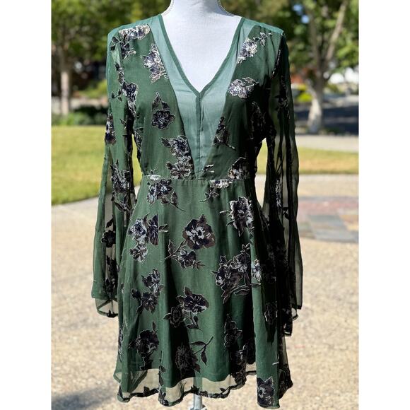 MSRP $138 J.O.A. By Anthropologie Flocked Chiffon Mini Size S | SAME DAY SHIP - Picture 1 of 8